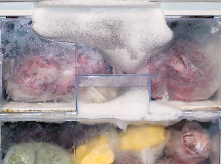 Freezer compromesso dal ghiaccio (depositphotos) - zapster.it