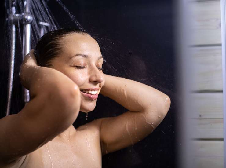 Benefici della doccia serale. - Zapster.it