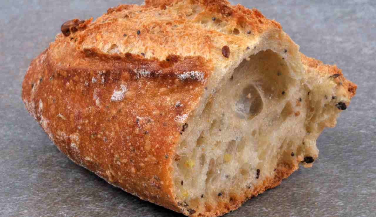 pezzo di pane secco